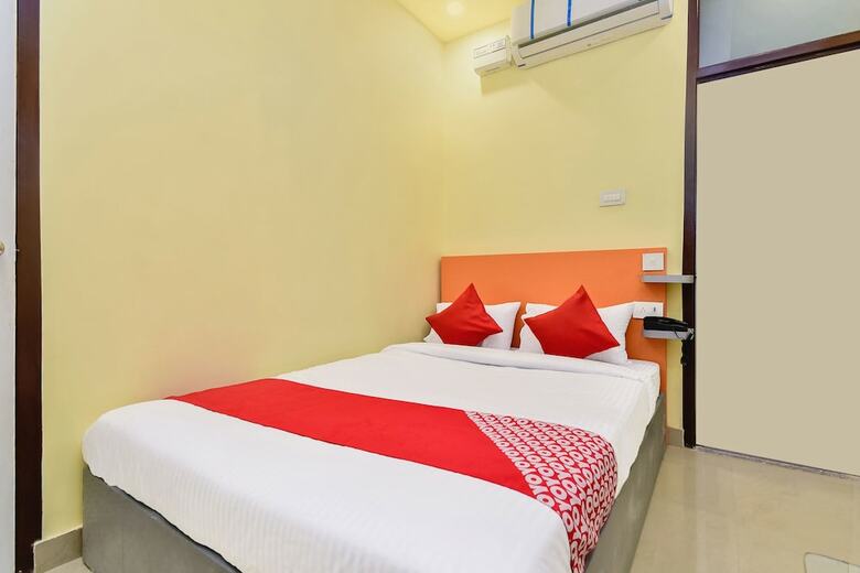 Oyo 28054 Hotel Suraj Villa
