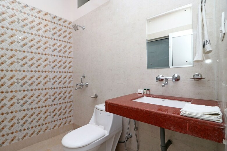 Oyo 13655 Hotel Benog Breeze