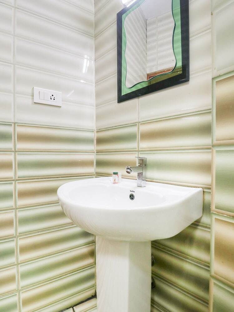 Hotel Oyo 27738 Ghala Residency Inn
