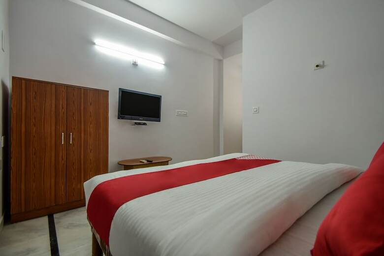 Oyo 18671 Ashirwad Palace Hotel