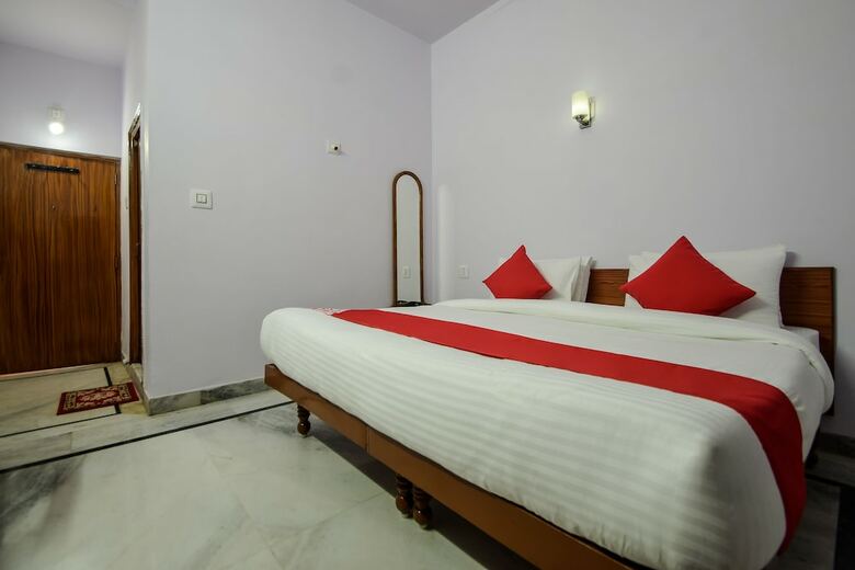 Oyo 18671 Ashirwad Palace Hotel