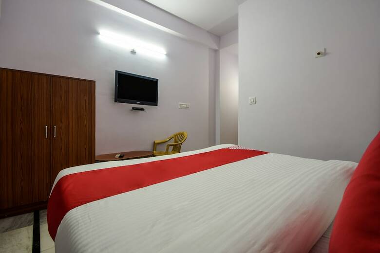 Oyo 18671 Ashirwad Palace Hotel