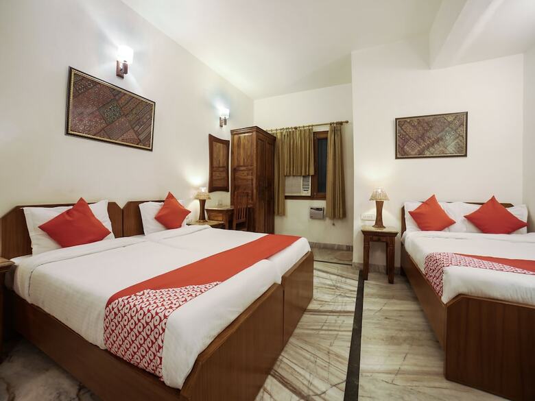 Oyo 27041 Hotel Luna Rosa