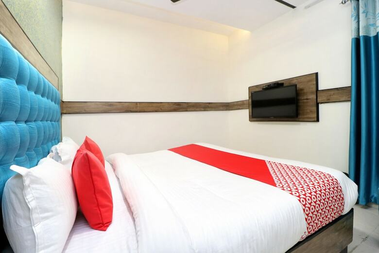 Oyo 27972 Hotel Pakeeza
