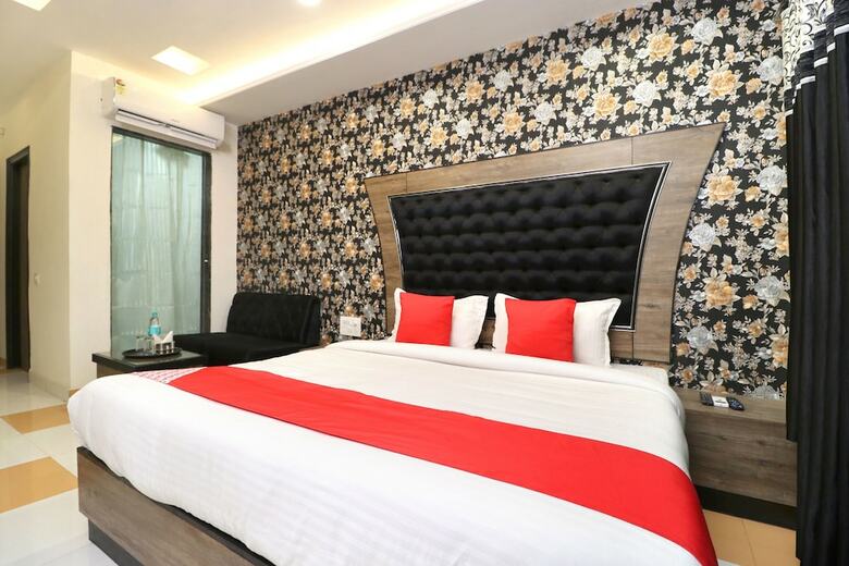 Oyo 27972 Hotel Pakeeza