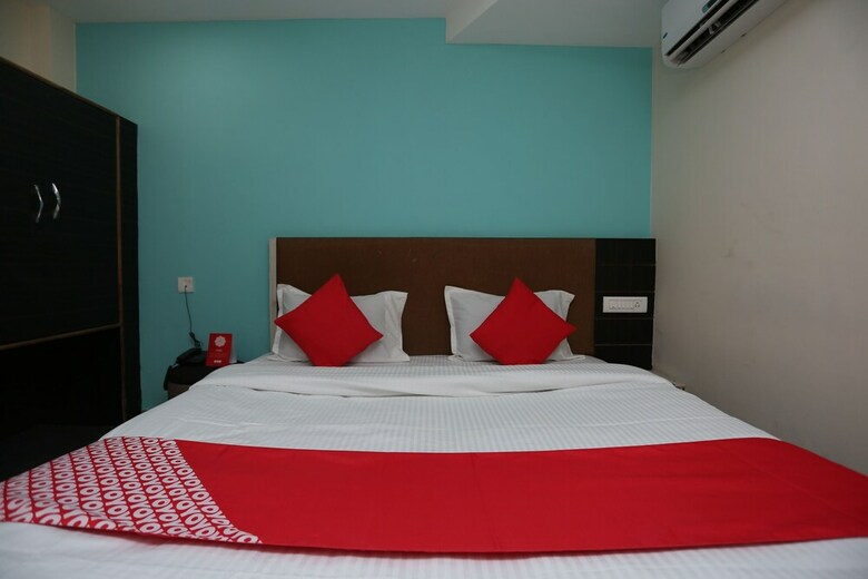 Oyo 27016 Hotel Sai Siddhi