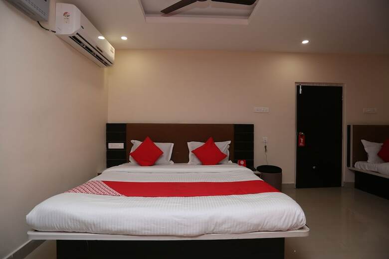 Oyo 27016 Hotel Sai Siddhi