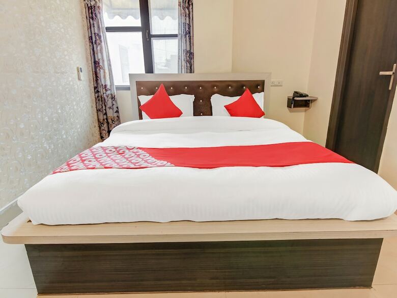 Oyo 28040 Hotel Cg Inn