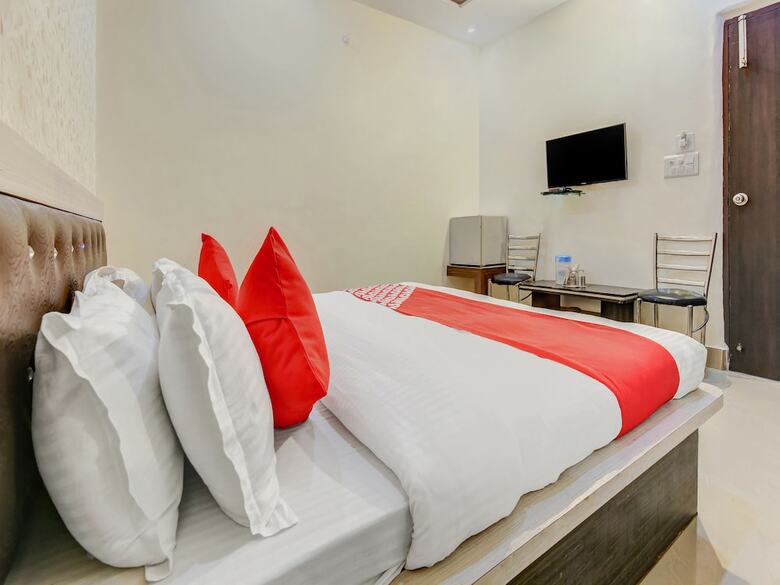 Oyo 28040 Hotel Cg Inn