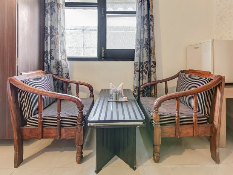 Oyo 28040 Hotel Cg Inn