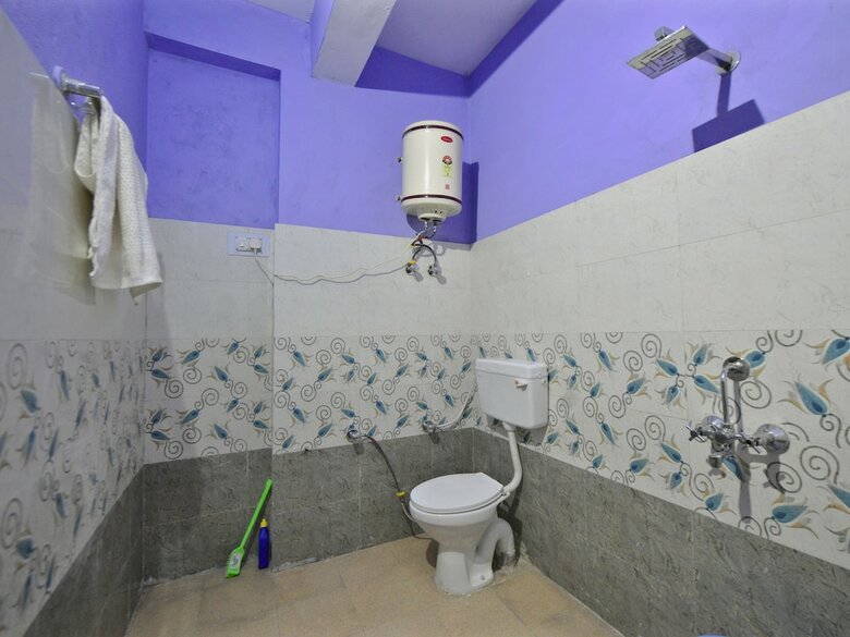 Oyo 27987 Hotel Veer