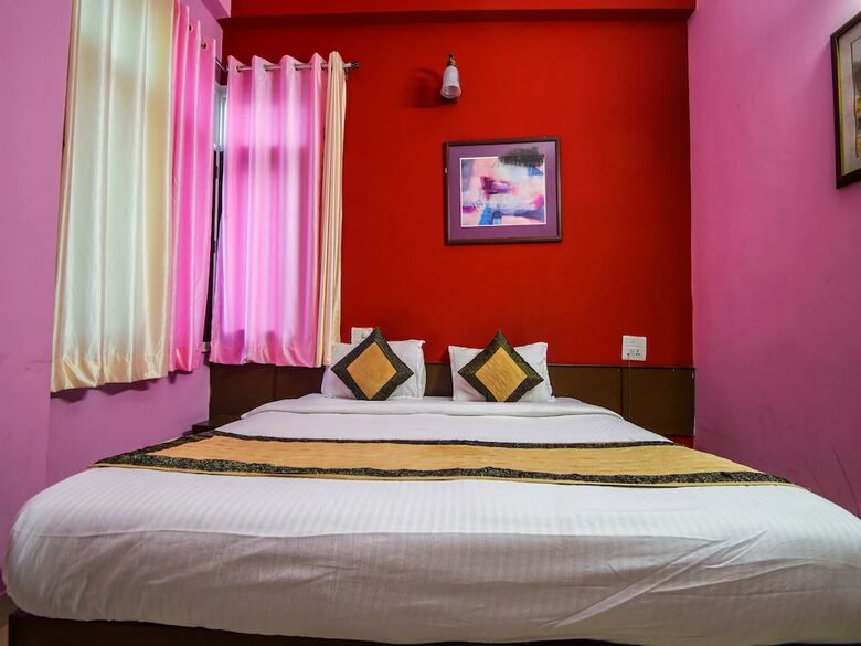 Oyo 23539 Hotel Sapphire