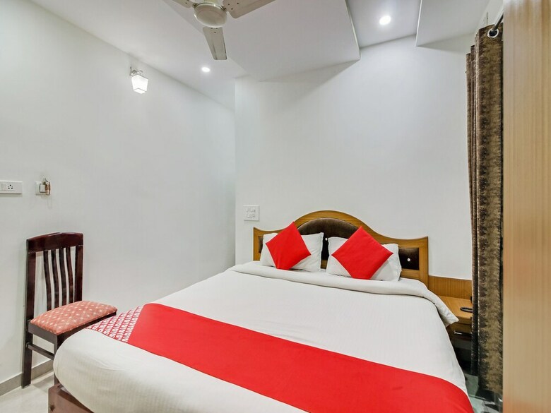 Hotel Oyo 28303 Yesh Comforts
