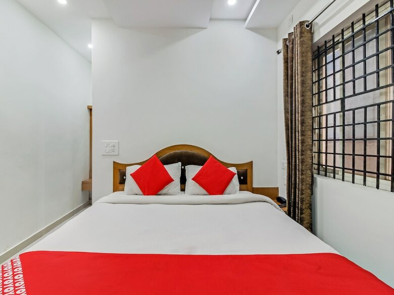 Hotel Oyo 28303 Yesh Comforts