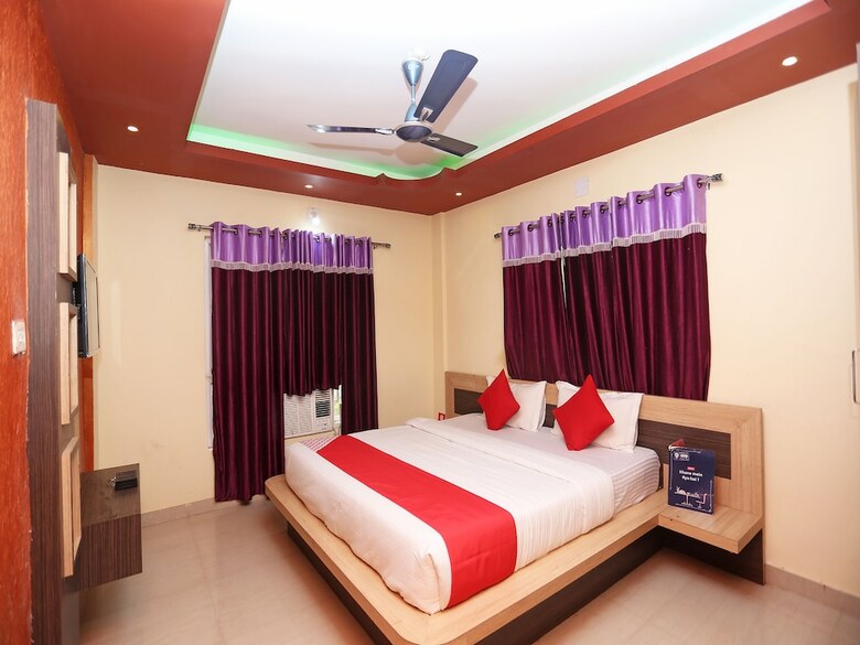 Hotel Oyo 26121 Red Stone Premium