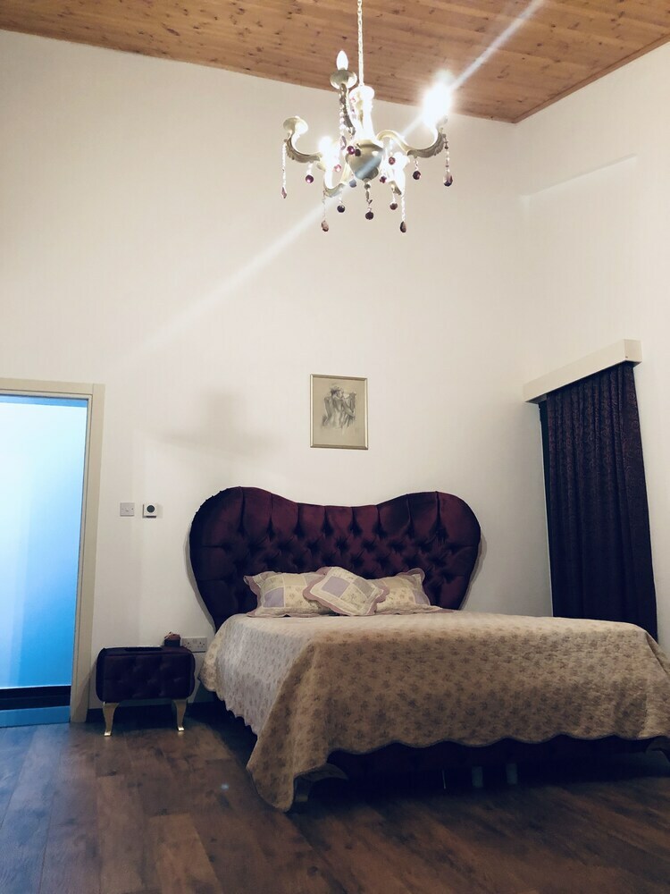 Ultra Lux Sea View Villa In Kyrenia