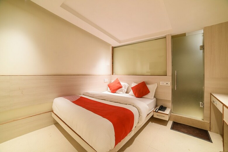 Hotel Oyo 24895 Mid Town