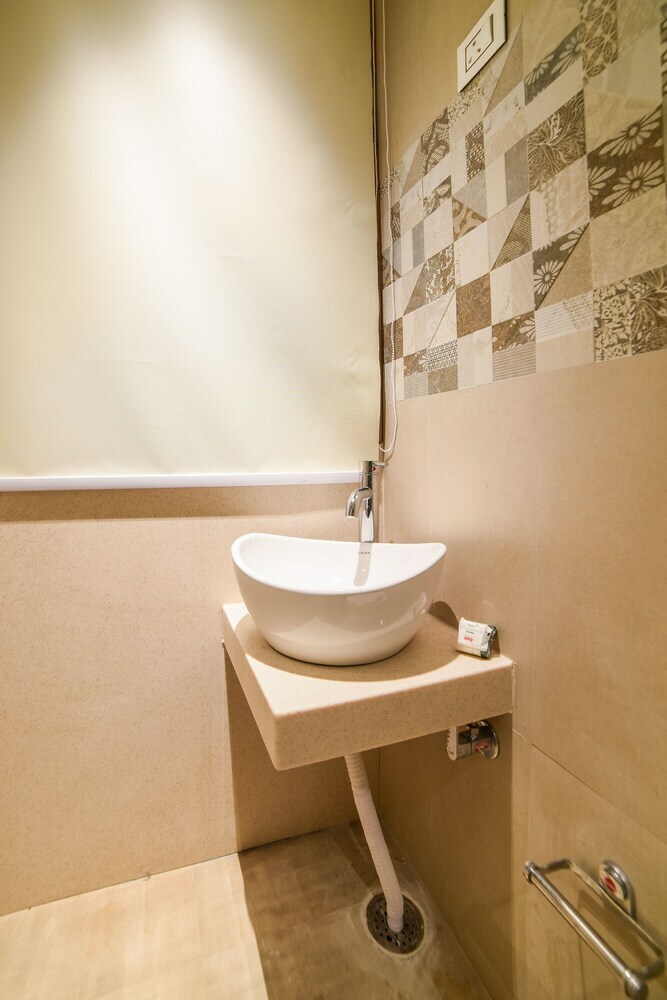 Hotel Oyo 24895 Mid Town