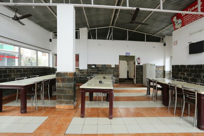 Oyo 22492 Hotel Kempty Residency