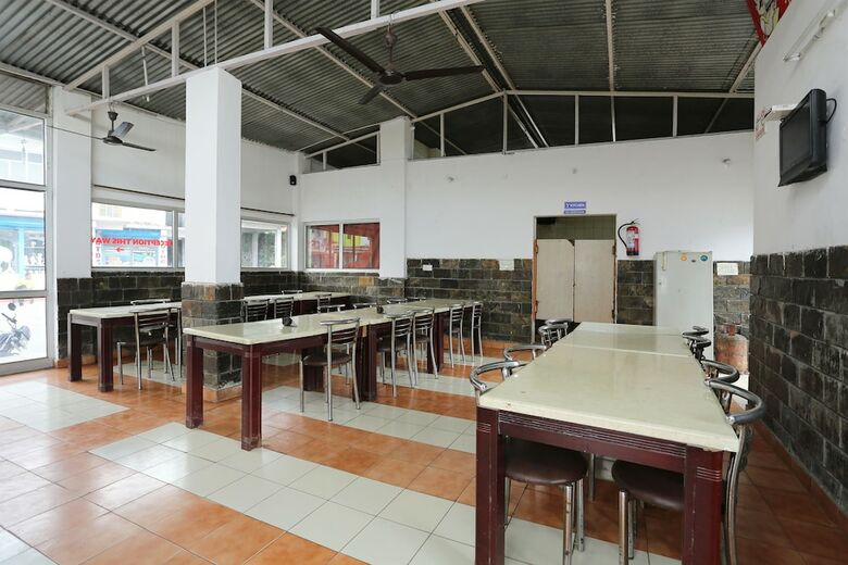 Oyo 22492 Hotel Kempty Residency