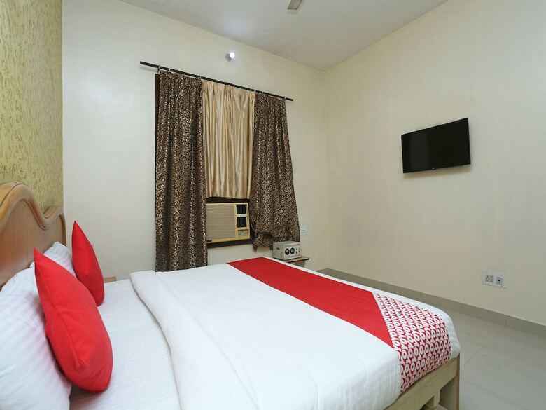 Oyo 16906 Hotel Balsons