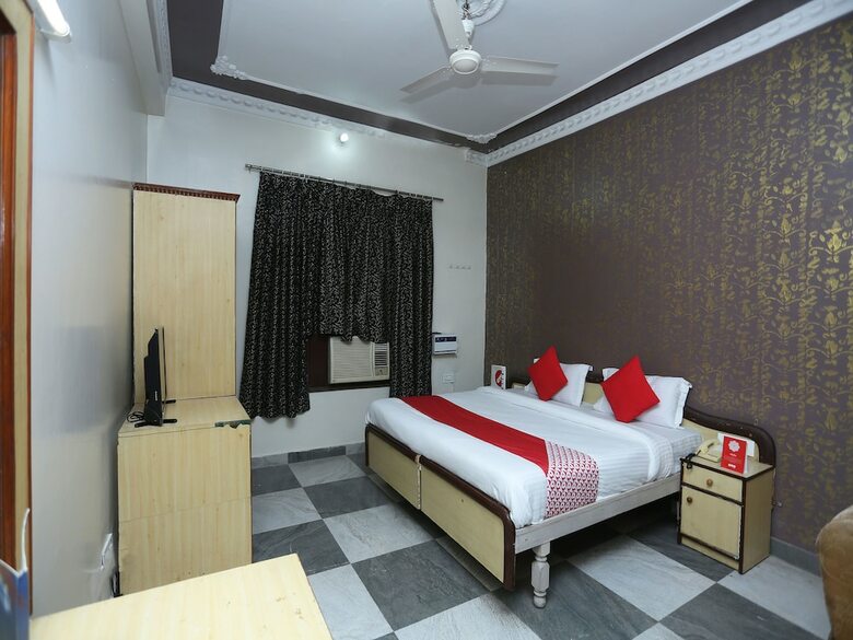 Oyo 16906 Hotel Balsons