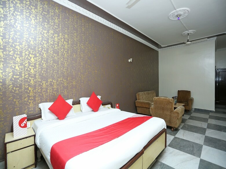 Oyo 16906 Hotel Balsons