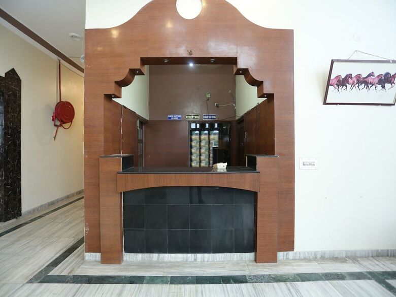 Oyo 16906 Hotel Balsons
