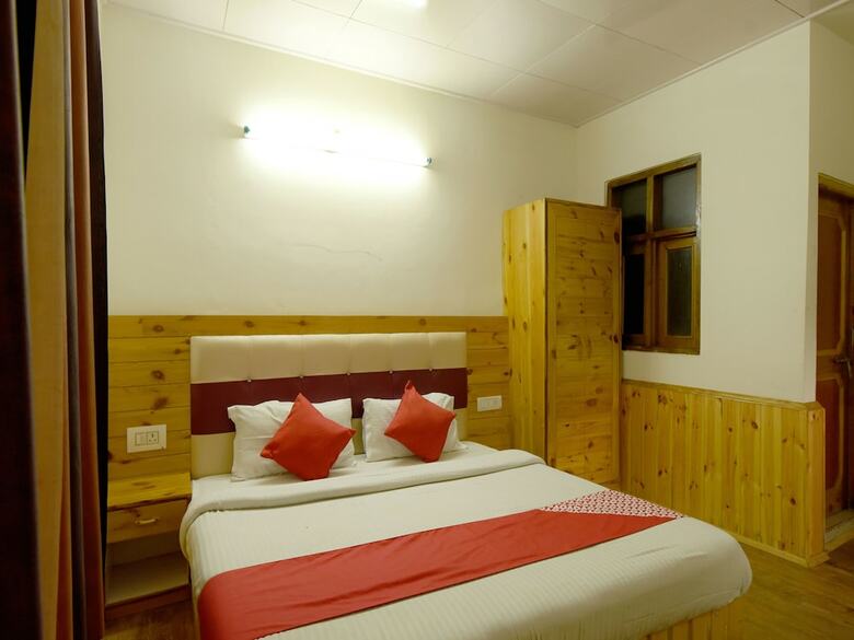 Hotel Oyo 17358 D K Residency