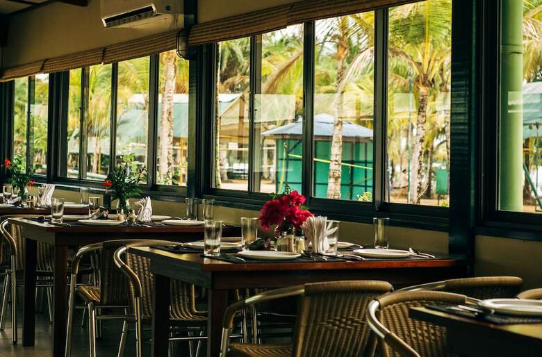 Hotel Overbridge River Resort