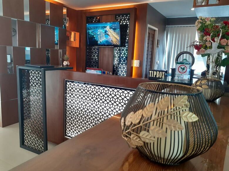 Hotel The Greenery Central Suites