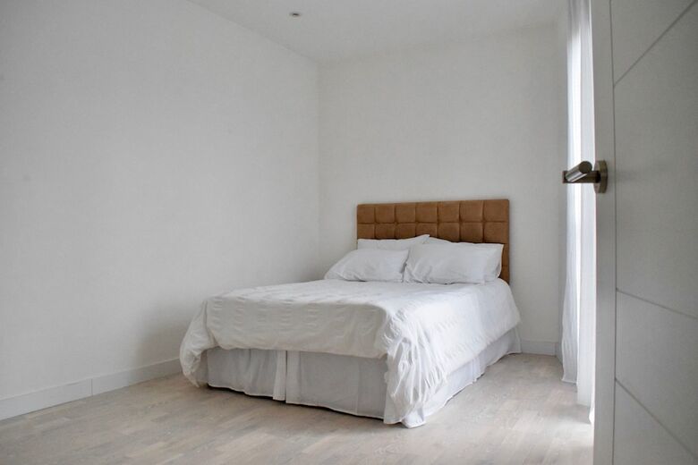Bright 1 Bedroom Apartment In South London