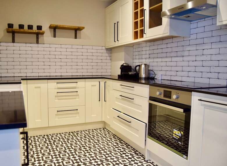 Apartamentos Spacious 1 Bedroom Flat With Garden