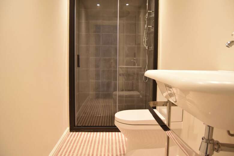 Apartamentos Spacious 1 Bedroom Flat With Garden
