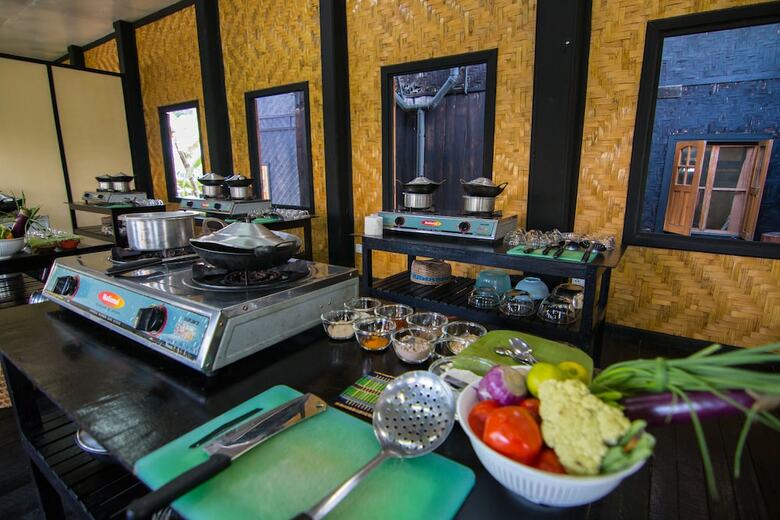 Hotel Inle Heritage Stilt House