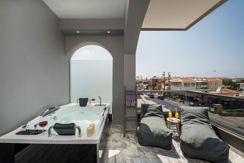 Sun Ray Luxury Aparthotel