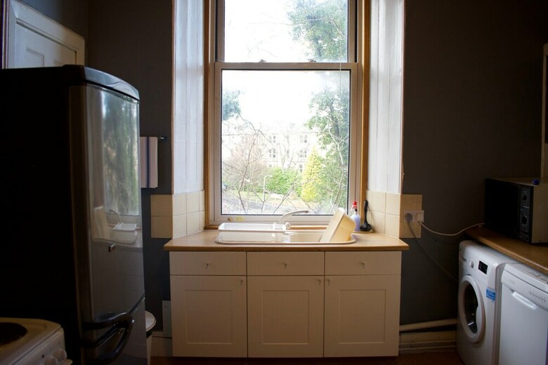 Traditional 3 Bedroom Apartment In Bruntsfield