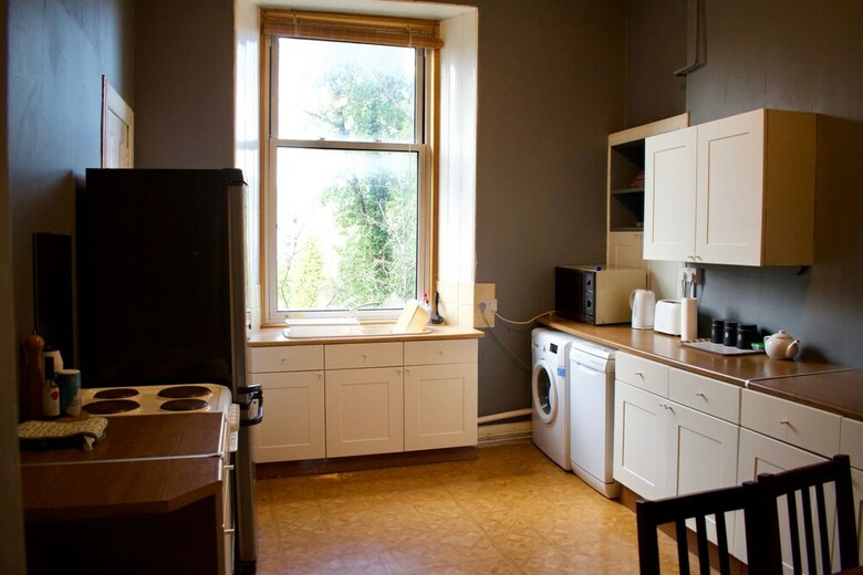 Traditional 3 Bedroom Apartment In Bruntsfield