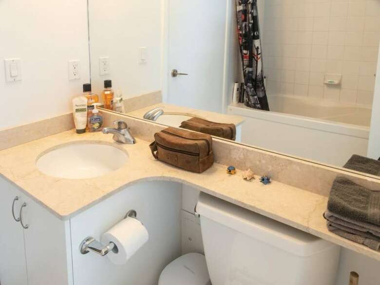 Modern 2 Bedroom Condo With Cn Tower Views