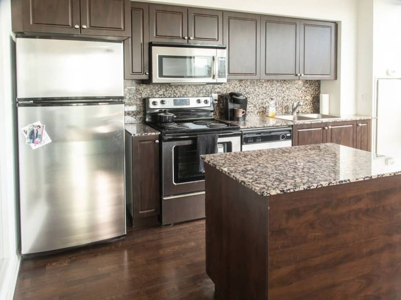 Modern 2 Bedroom Condo With Cn Tower Views