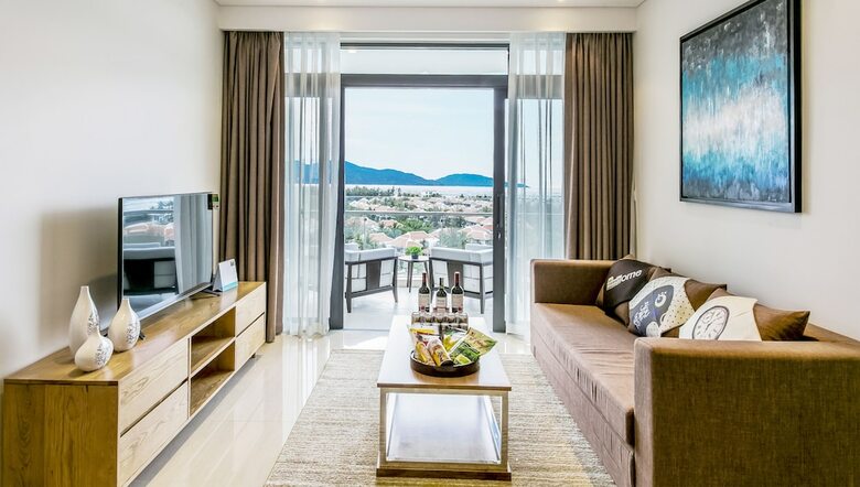 Johnny's Apartment & Ocean Villa