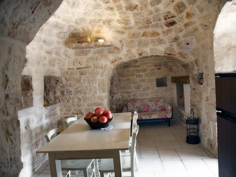 Trullo Madia With Shared Jacuzzi For A Memorable Stay In Nature And Relax