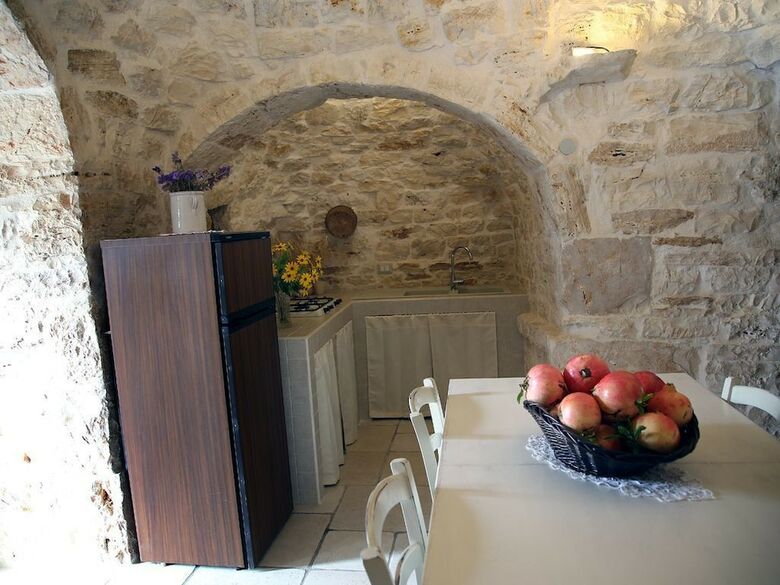 Trullo Madia With Shared Jacuzzi For A Memorable Stay In Nature And Relax