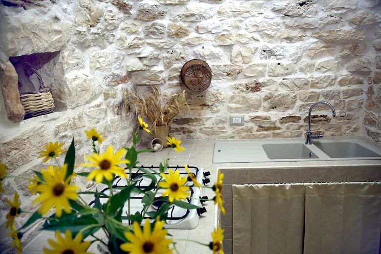 Trullo Madia With Shared Jacuzzi For A Memorable Stay In Nature And Relax