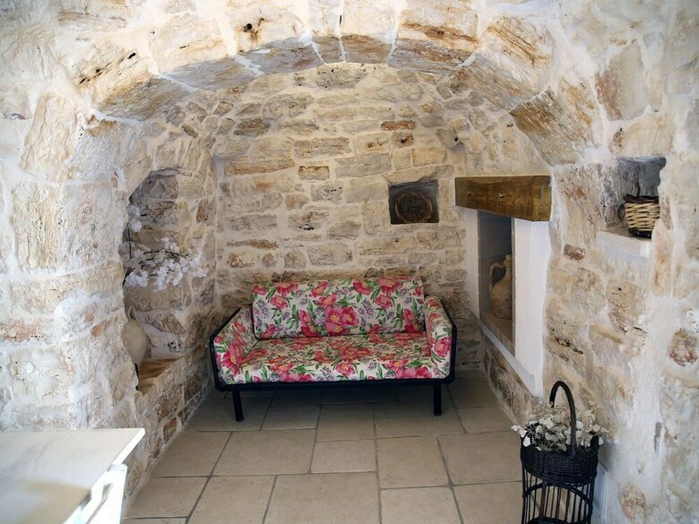 Trullo Madia With Shared Jacuzzi For A Memorable Stay In Nature And Relax