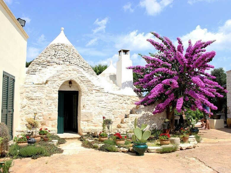 Trullo Madia With Shared Jacuzzi For A Memorable Stay In Nature And Relax