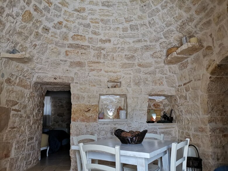 Trullo Madia With Shared Jacuzzi For A Memorable Stay In Nature And Relax