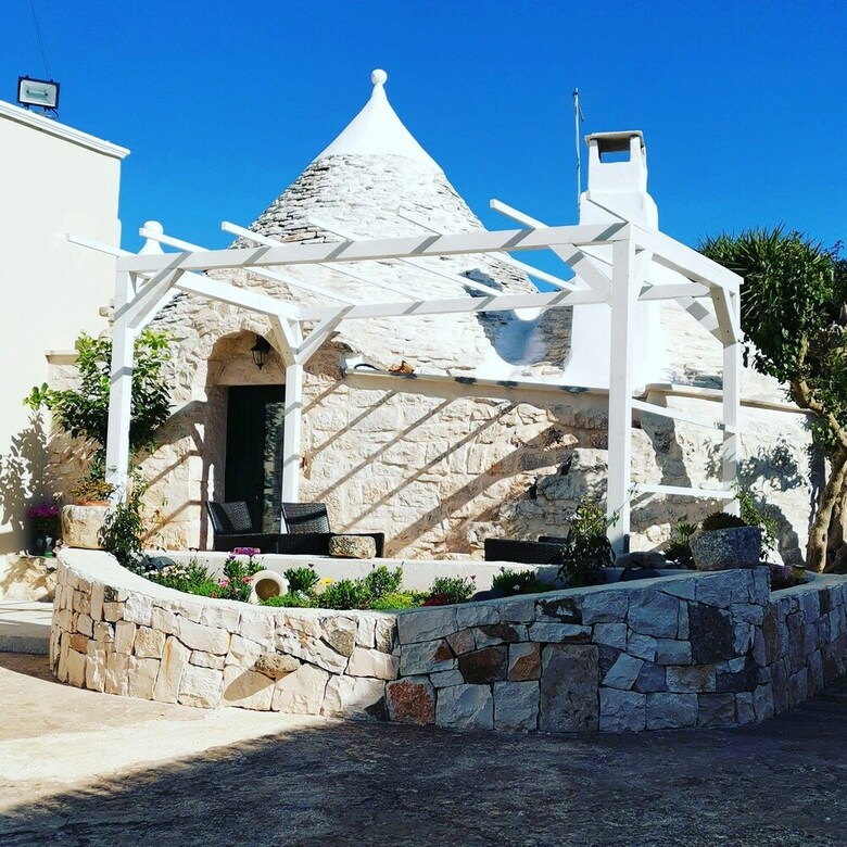 Trullo Madia With Shared Jacuzzi For A Memorable Stay In Nature And Relax