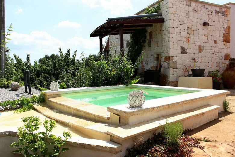 Trullo Madia With Shared Jacuzzi For A Memorable Stay In Nature And Relax