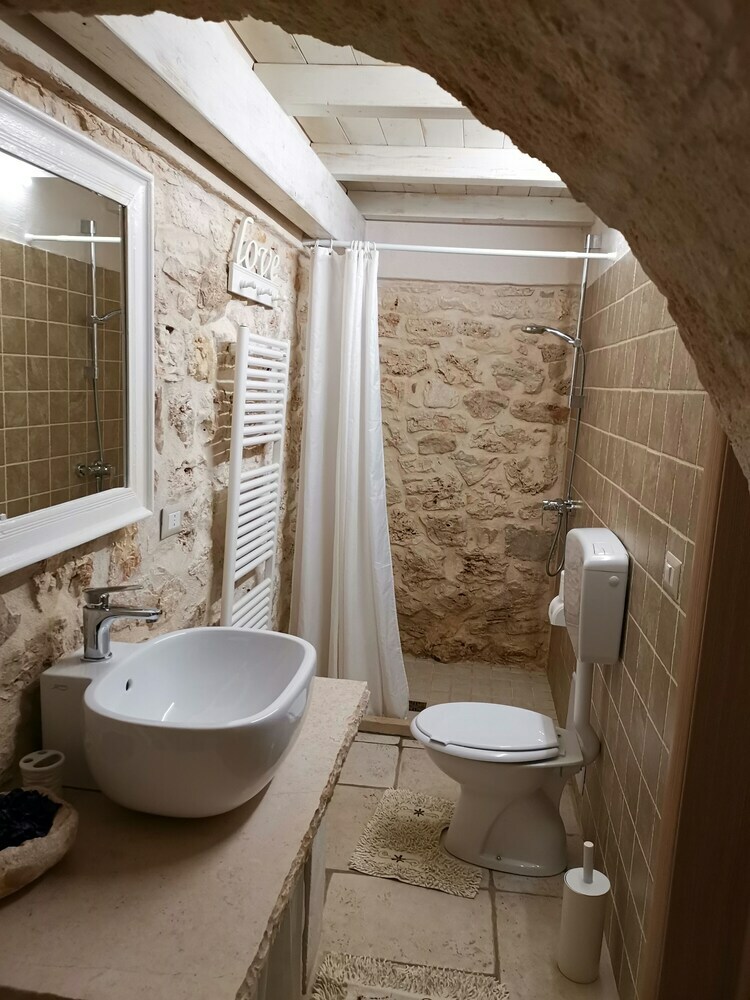 Trullo Madia With Shared Jacuzzi For A Memorable Stay In Nature And Relax